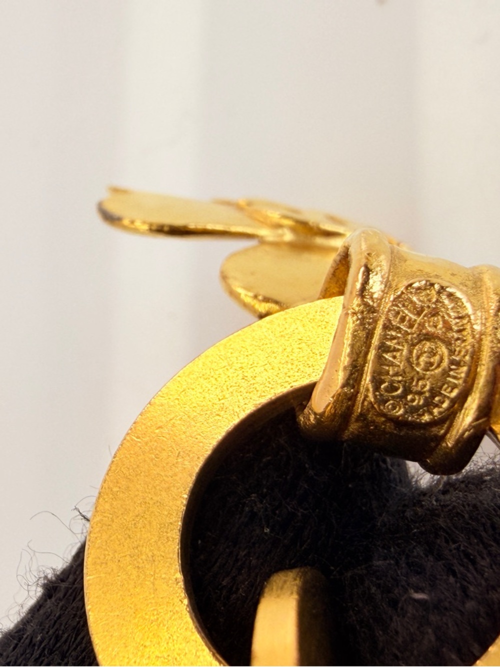 Chanel Gold Hammered Metal Round Chain Link CC Clover Charm Bracelet - Picture 8 of 12